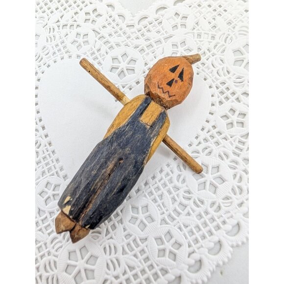Pin Scarecrow Pumpkin Head Primitive Folk Art Harvest Fall 2.75" - Picture 1 of 13